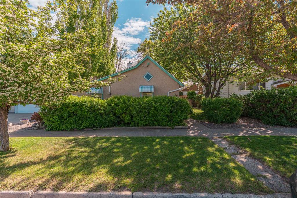 Picture of 1013 6 Street N, Lethbridge Real Estate Listing