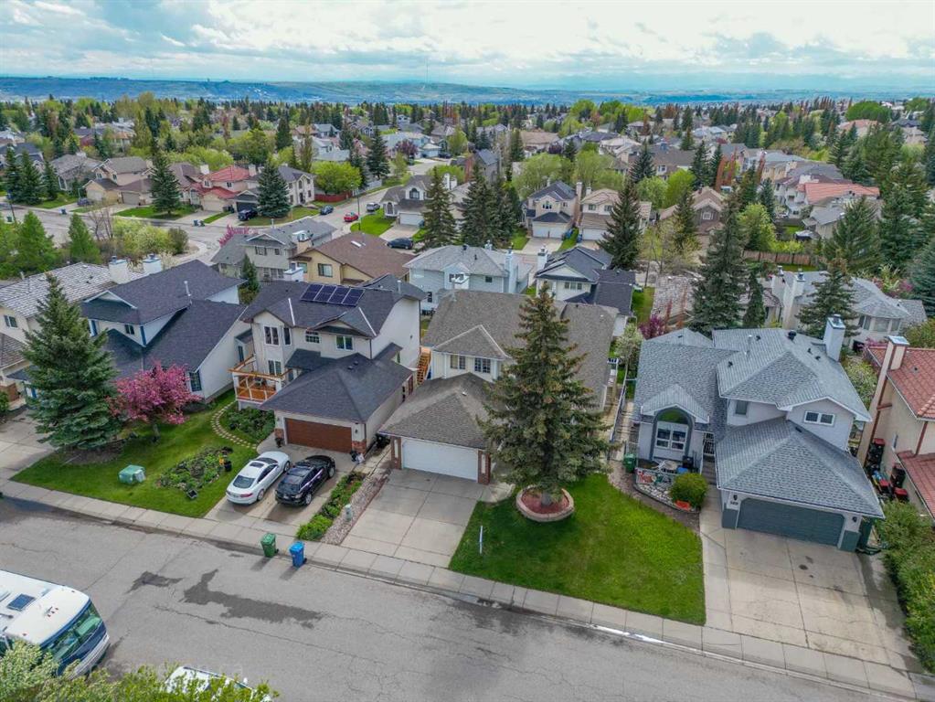 Picture of 393 Hawktree Circle NW, Calgary Real Estate Listing
