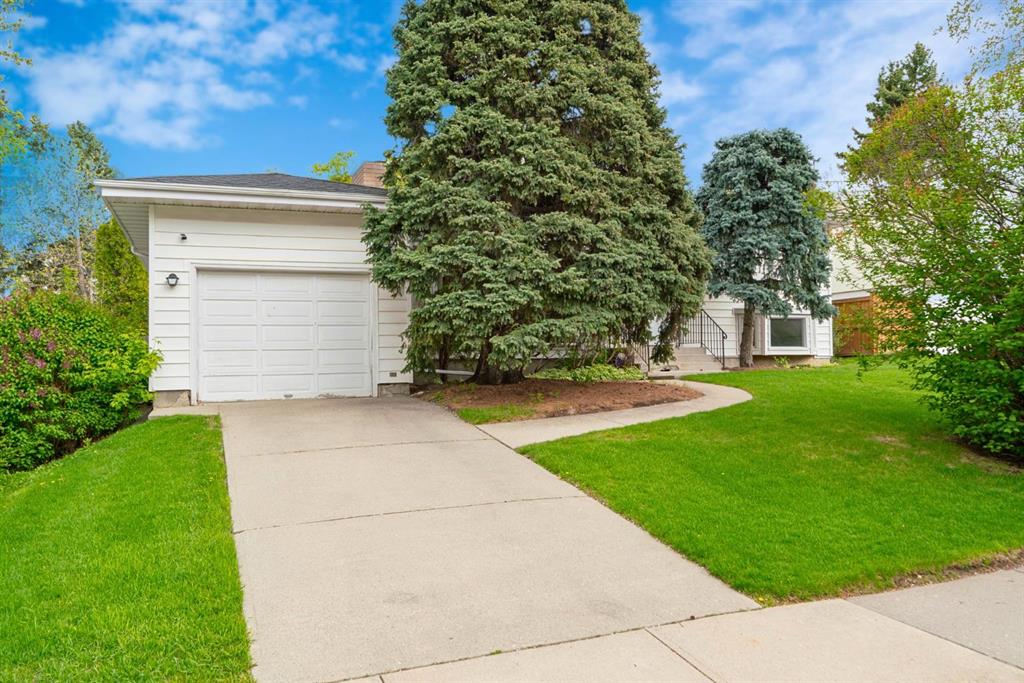 Picture of 370 Wildwood Drive SW, Calgary Real Estate Listing