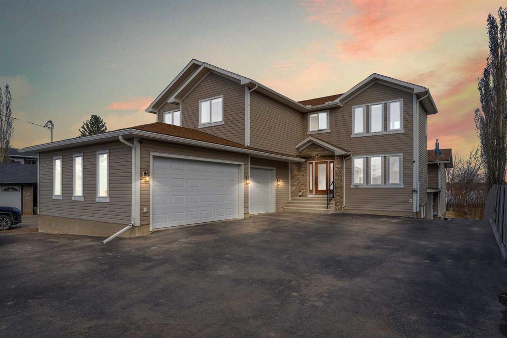 Picture of 704 West Chestermere Drive  , Chestermere Real Estate Listing