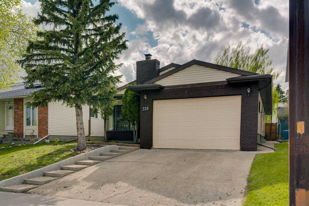 Picture of 228 Woodbine Boulevard SW, Calgary Real Estate Listing