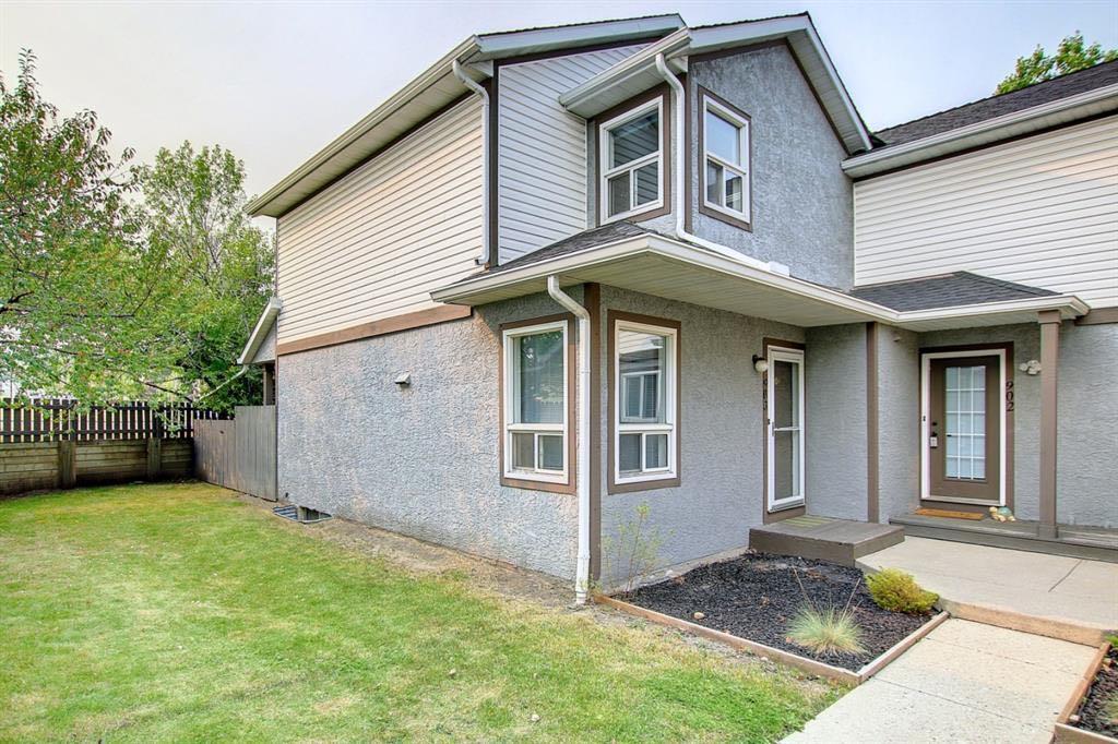 Picture of 903 Signal Hill Green SW, Calgary Real Estate Listing