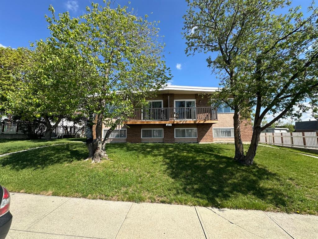 Picture of 447 Huntsville Crescent NW, Calgary Real Estate Listing