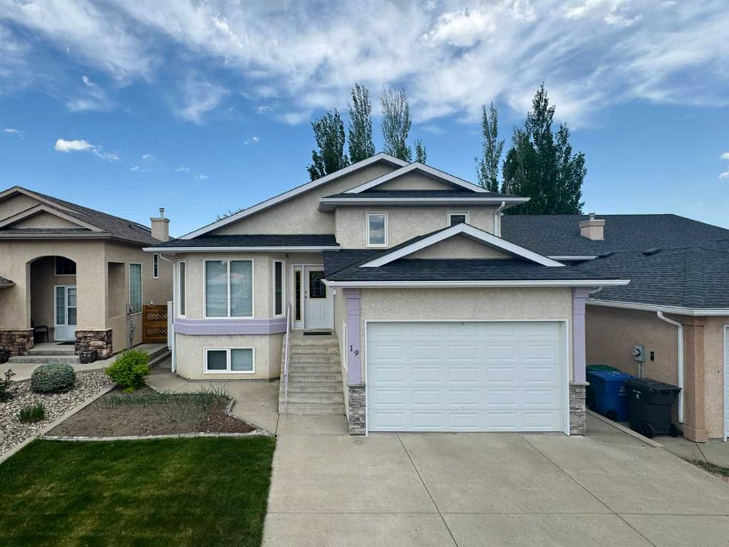 Picture of 19 Cougar Crescent N, Lethbridge Real Estate Listing