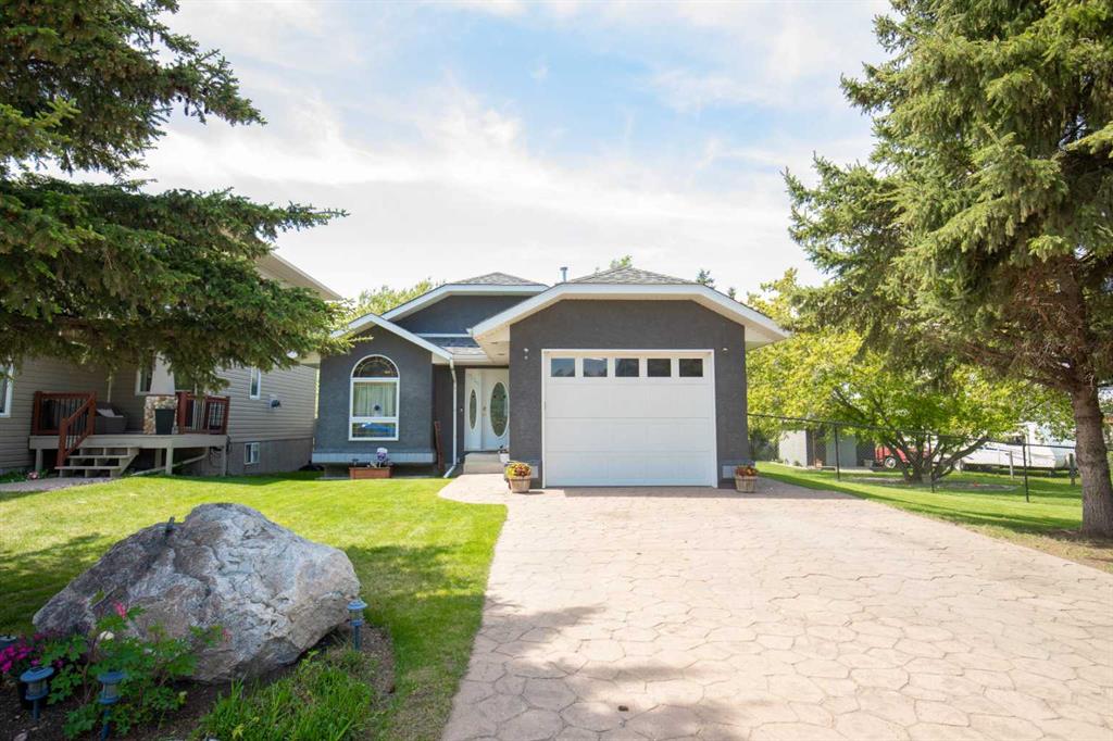 Picture of 5320 46 Street  , Bentley Real Estate Listing