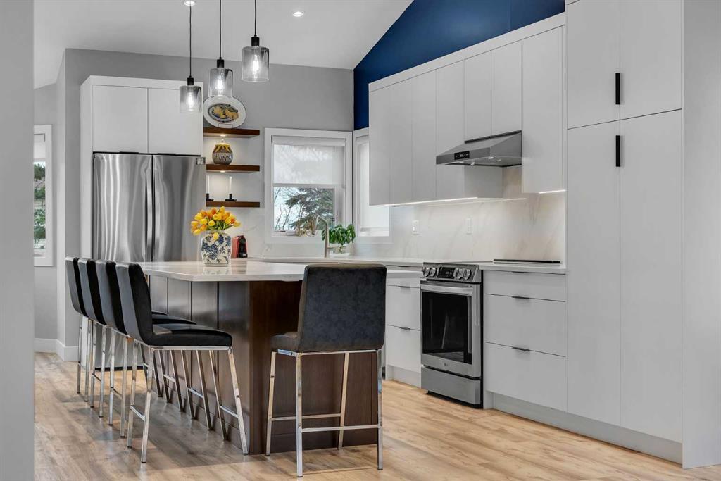 Picture of 186 Hawkville Close NW, Calgary Real Estate Listing