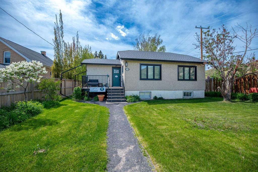 Picture of 313 Ross Avenue , Cochrane Real Estate Listing