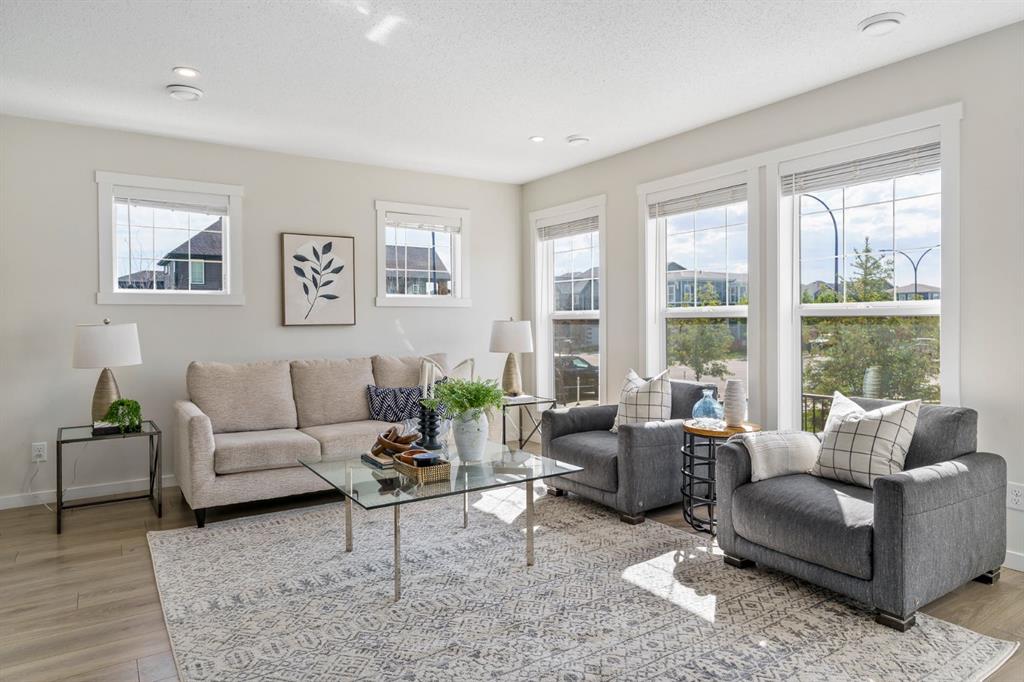 Picture of 102 Cranbrook Square SE, Calgary Real Estate Listing
