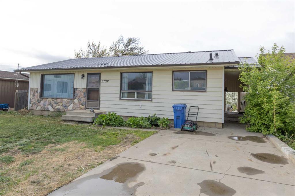 Picture of 5109 46 Avenue , Spirit River Real Estate Listing