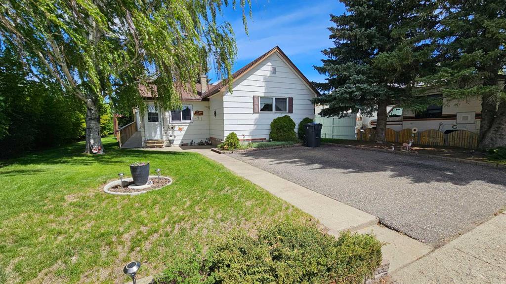 Picture of 121 2 Avenue NW, Milk River Real Estate Listing