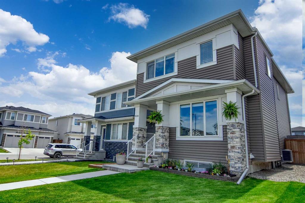 Picture of 828 WEST LAKEVIEW Drive , Chestermere Real Estate Listing