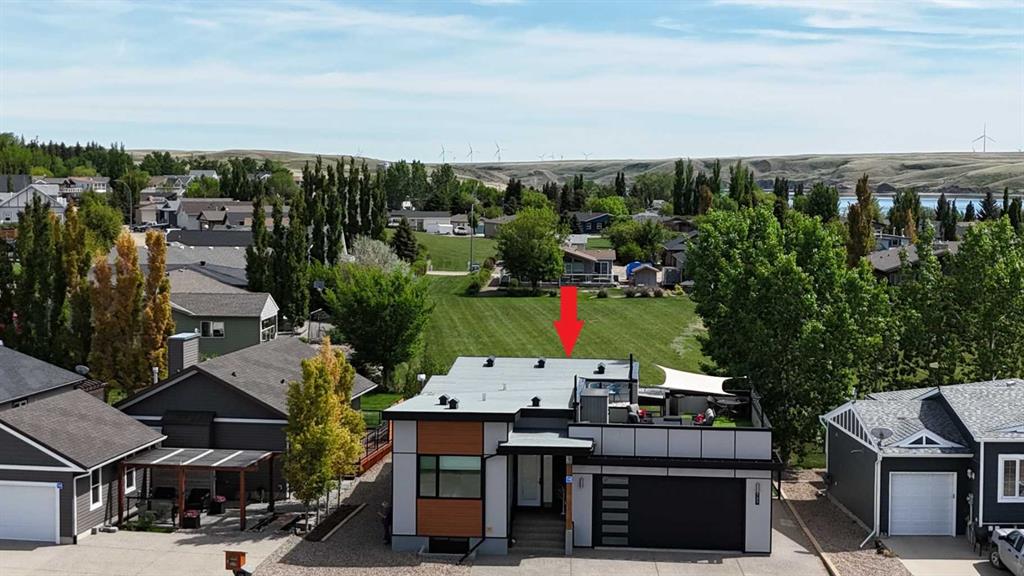 Picture of 727 Lakeside Drive , Rural Vulcan County Real Estate Listing