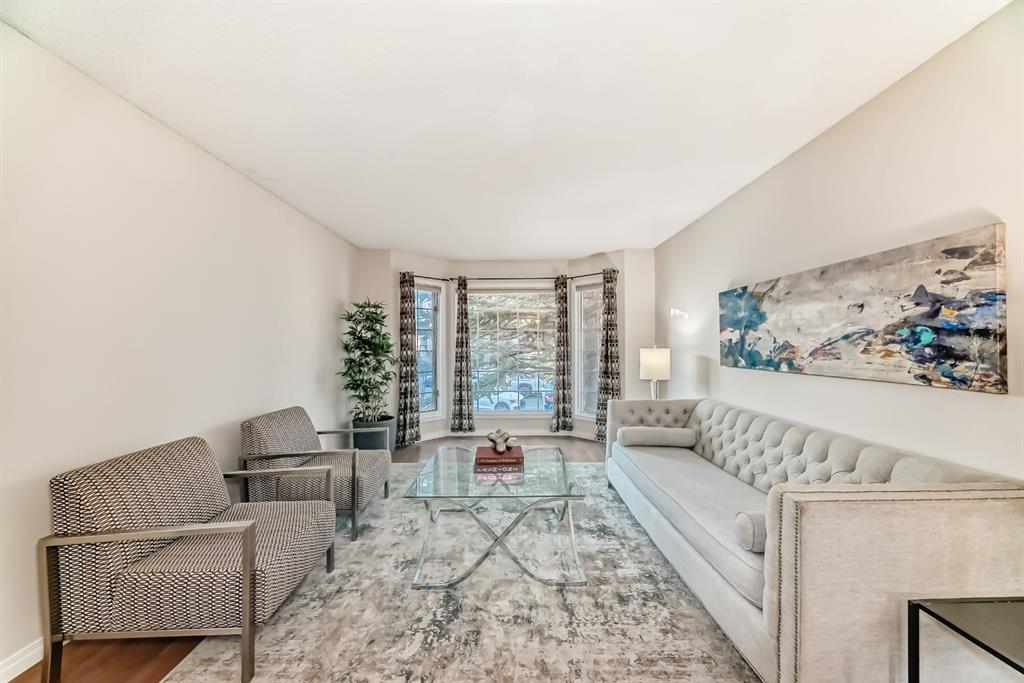 Picture of 219 Coachway Road SW, Calgary Real Estate Listing