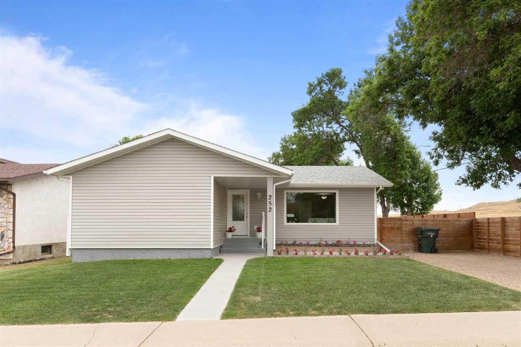 Picture of 252 7 Avenue NW, Medicine Hat Real Estate Listing