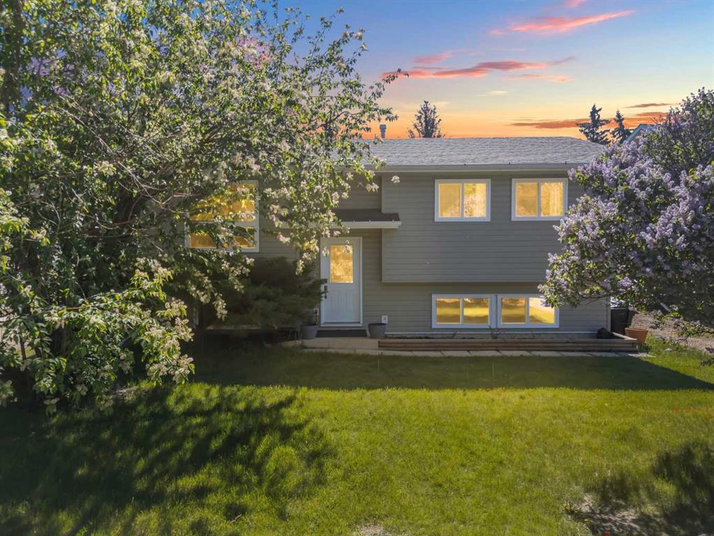 Picture of 46 Heritage Drive , Lacombe Real Estate Listing