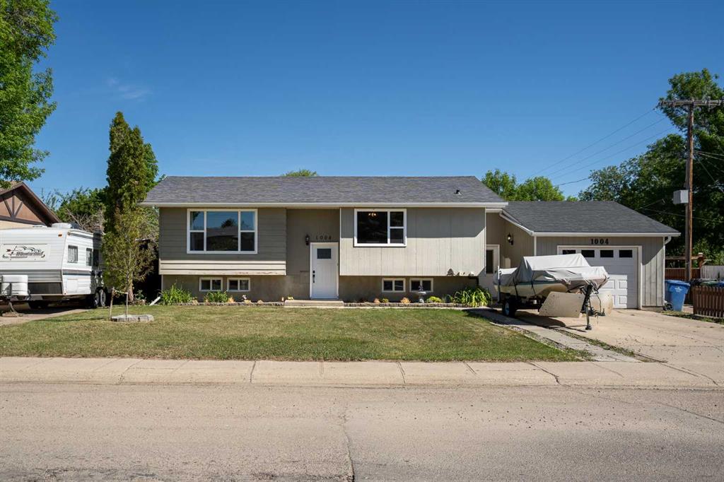 Picture of 1004 20 Avenue , Coaldale Real Estate Listing