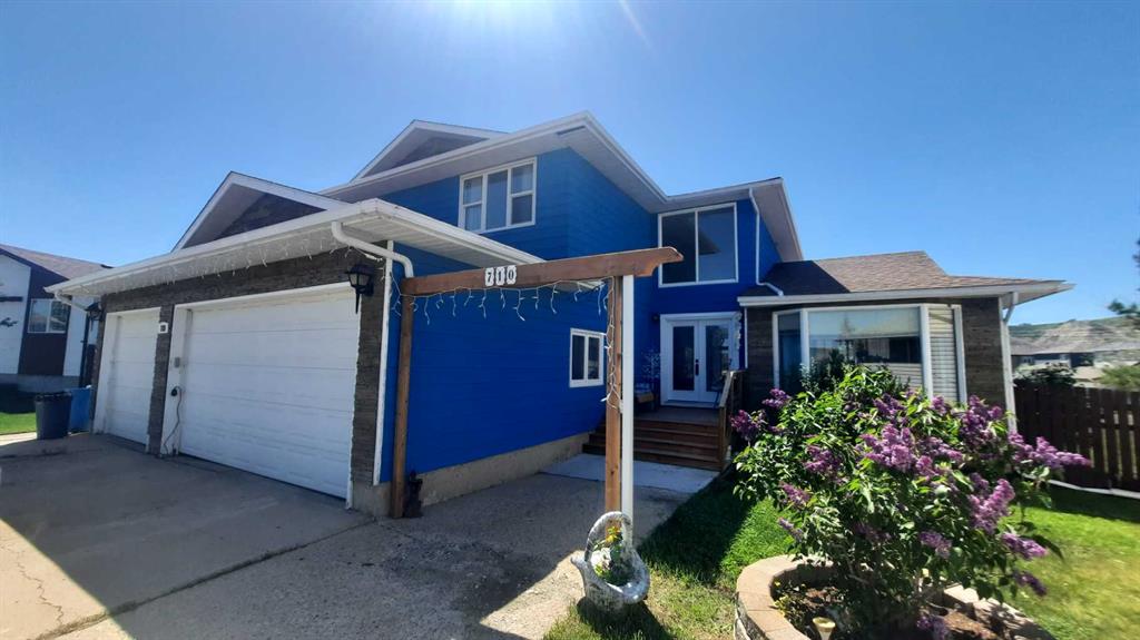 Picture of 710 Bankview Close , Drumheller Real Estate Listing
