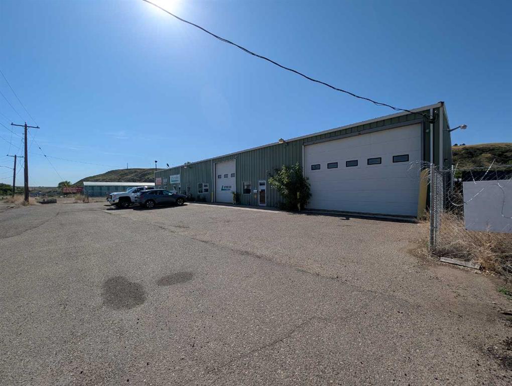 Picture of A40, 1177 Factory Street SE, Medicine Hat Real Estate Listing