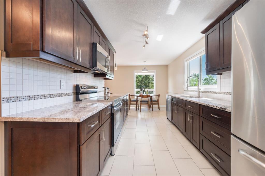 Picture of 8003 Ranchview Drive NW, Calgary Real Estate Listing