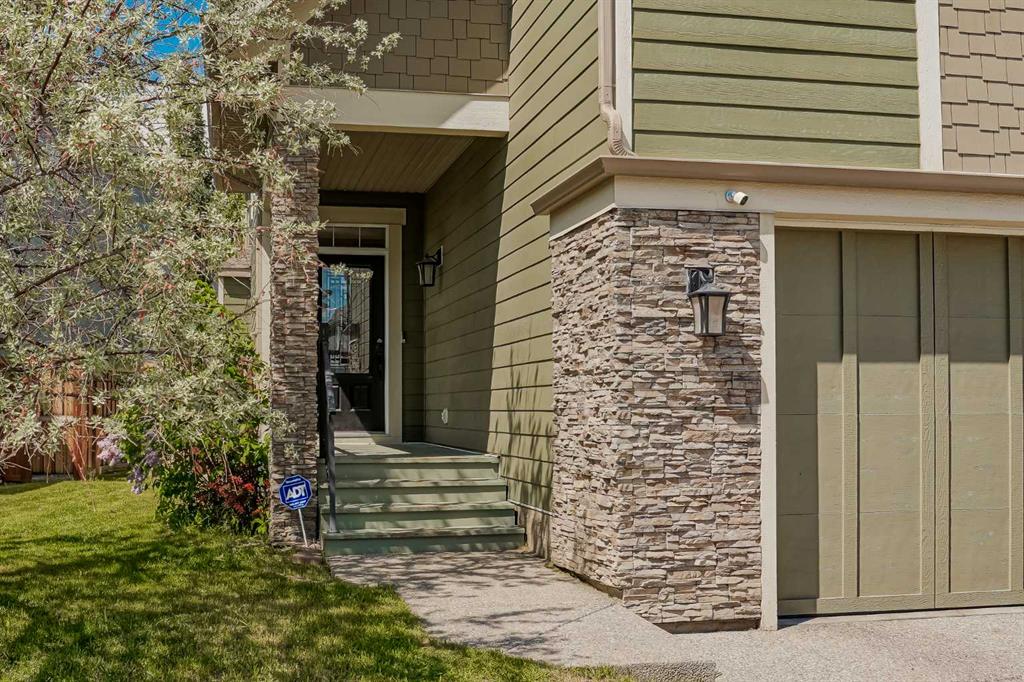 Picture of 102 Marquis Grove SE, Calgary Real Estate Listing