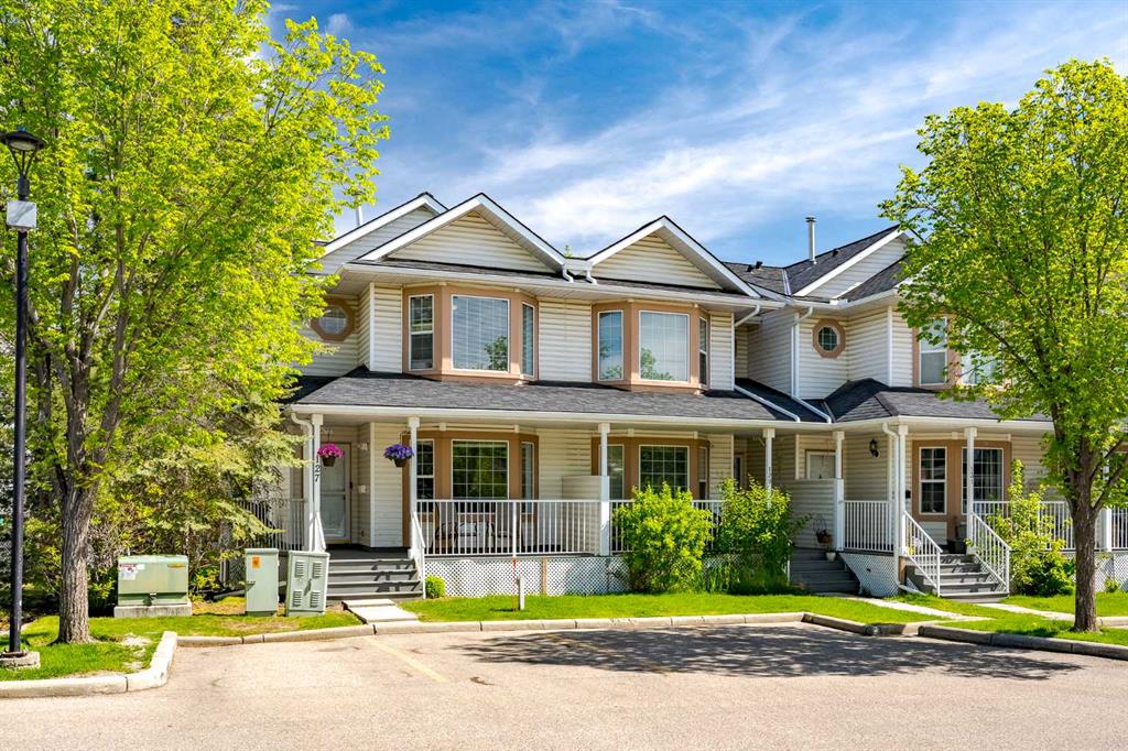 Picture of 127 Martin Crossing Court NE, Calgary Real Estate Listing