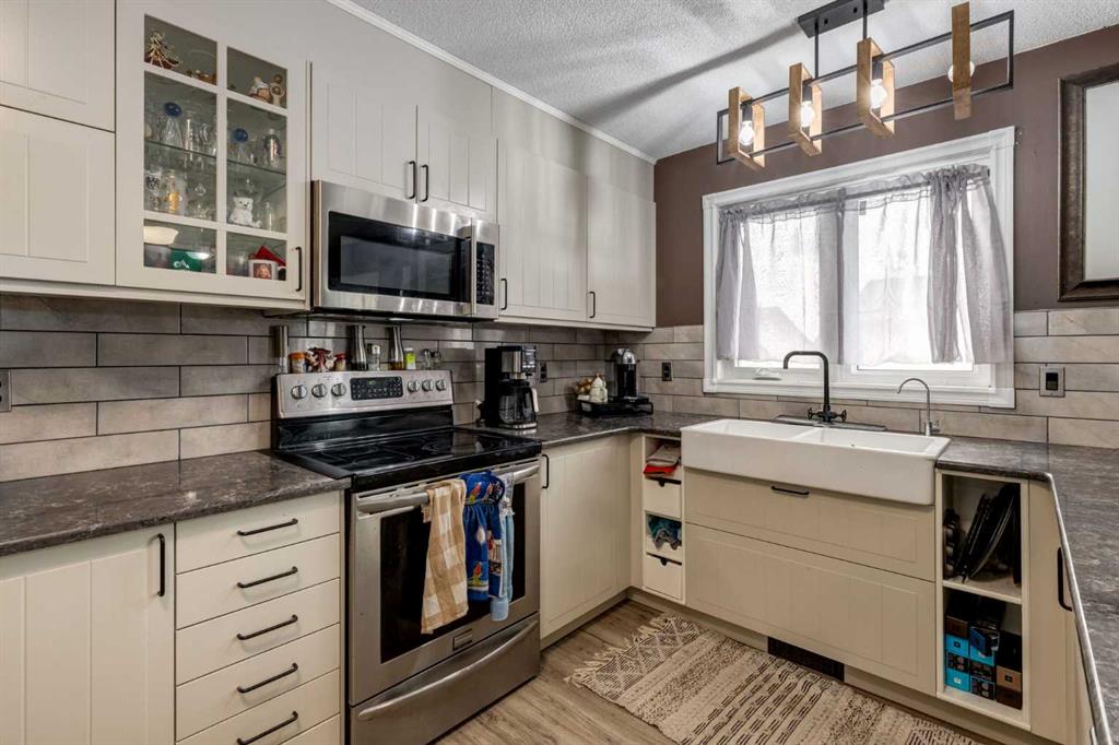 Picture of 23 Beaver Place , Beiseker Real Estate Listing