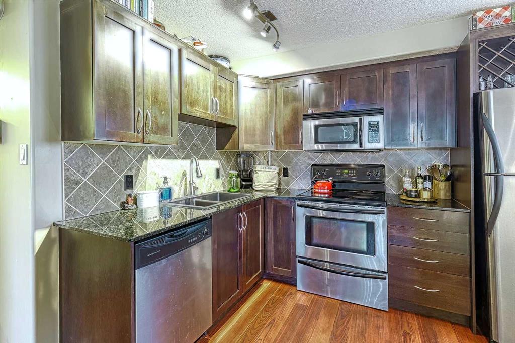 Picture of 14, 2906 17 Avenue SW, Calgary Real Estate Listing