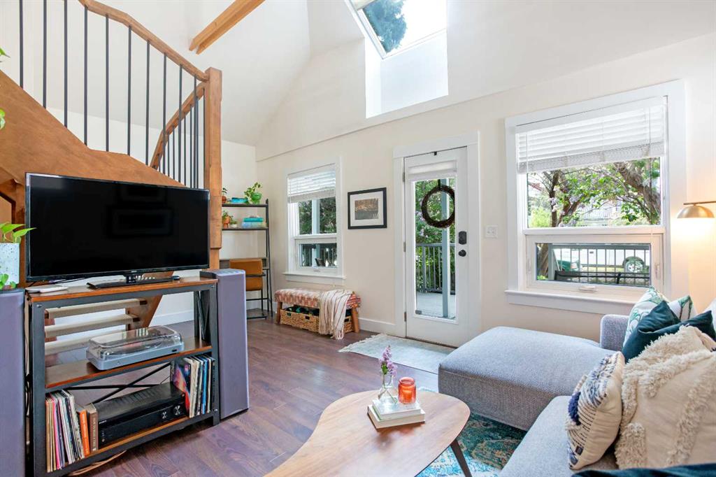 Picture of 228 19 Avenue NE, Calgary Real Estate Listing