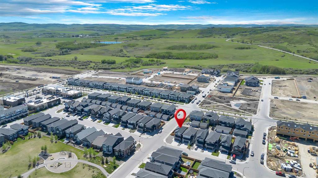 Picture of 31 Creekside Grove SW, Calgary Real Estate Listing