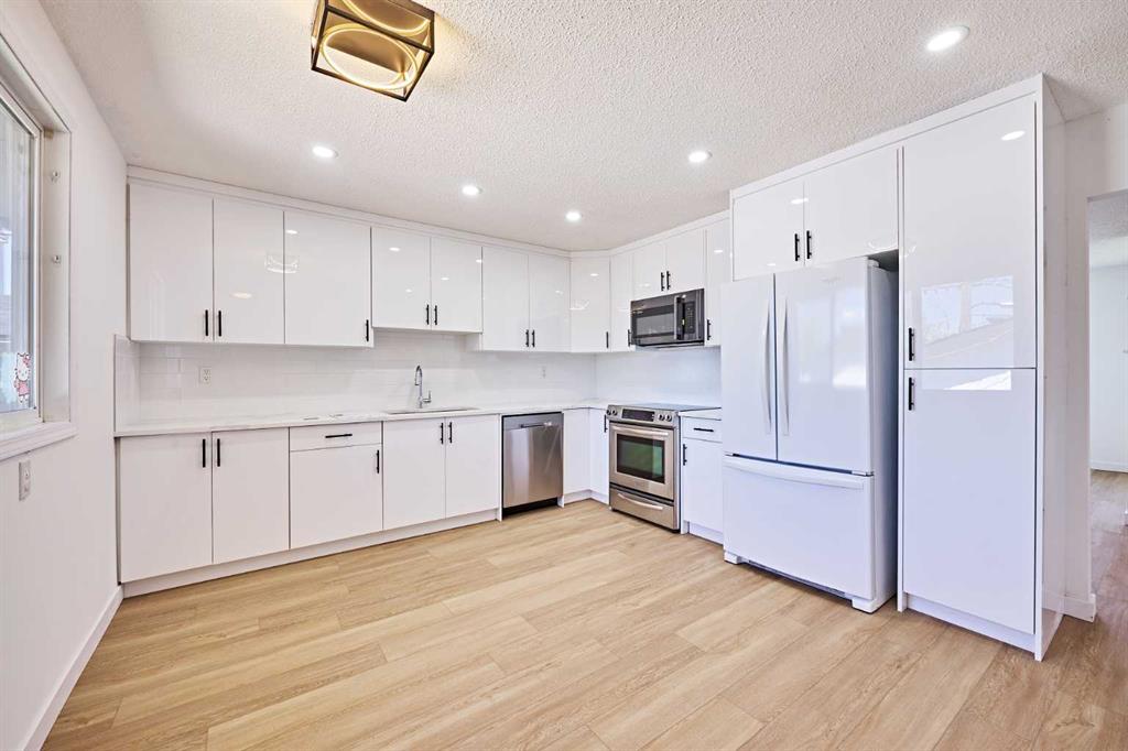 Picture of 3644 Dover Ridge Drive SE, Calgary Real Estate Listing