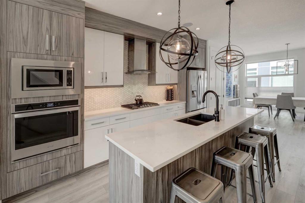 Picture of 2, 3810 Parkhill Place SW, Calgary Real Estate Listing