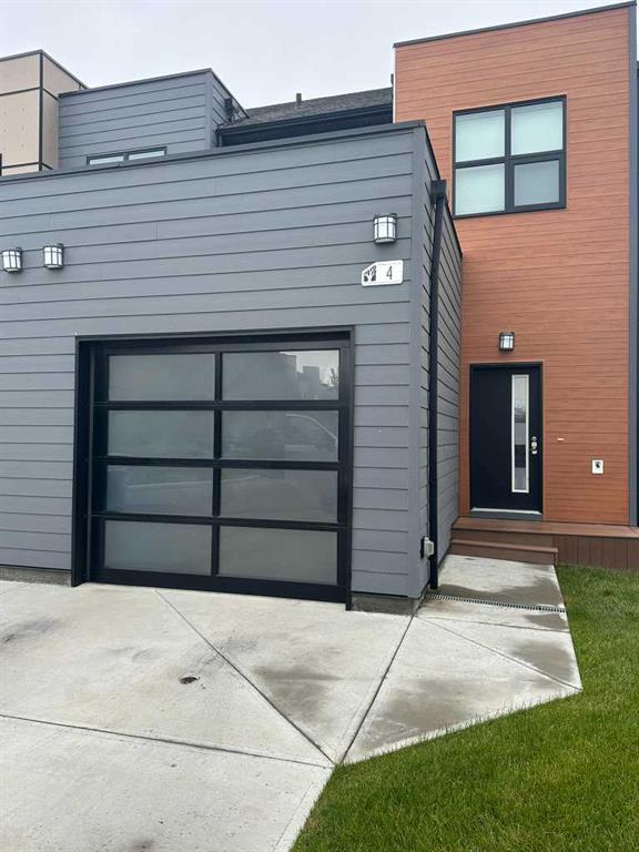 Picture of 4, 65 Aquitania Circle W, Lethbridge Real Estate Listing