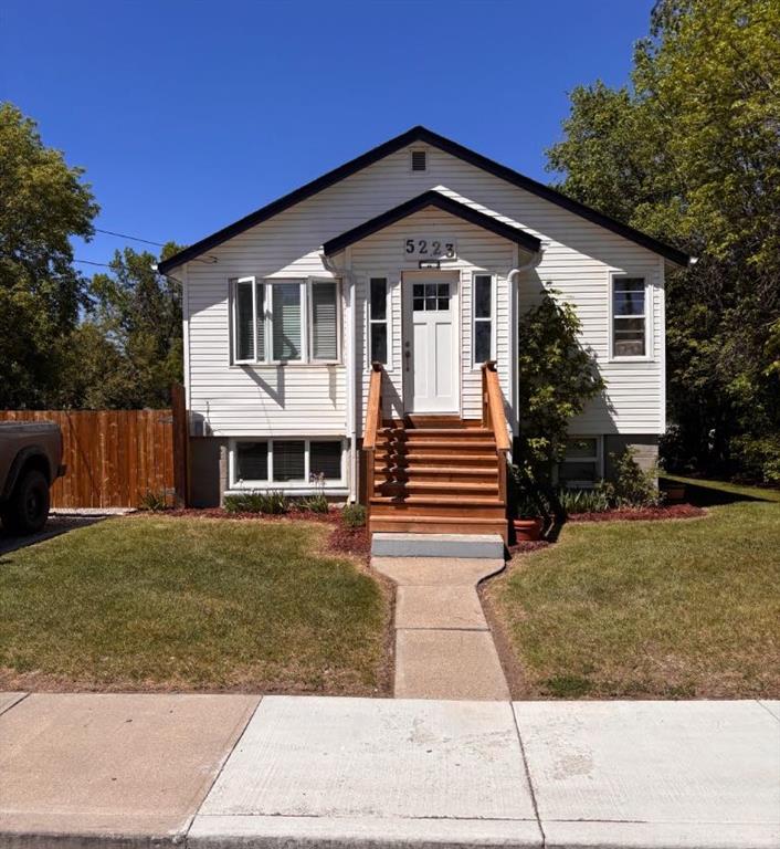 Picture of 5223 3 Street W, Claresholm Real Estate Listing