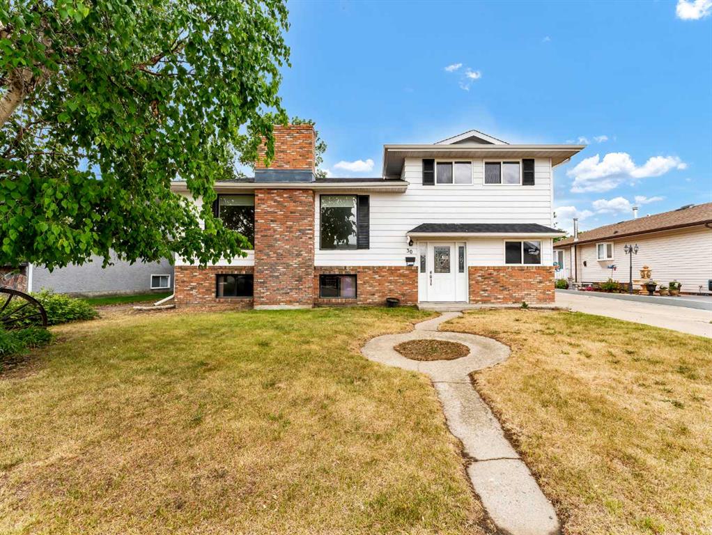 Picture of 30 Rossland Crescent SE, Medicine Hat Real Estate Listing
