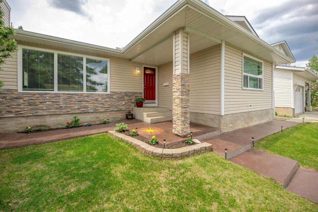 Picture of 20 Woodford Crescent SW, Calgary Real Estate Listing