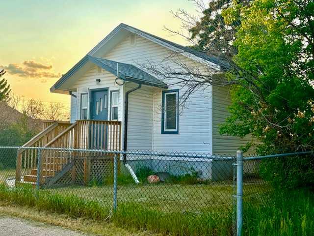 Picture of 4912 48 Street , Hardisty Real Estate Listing
