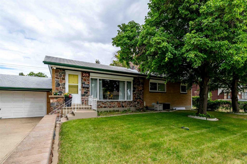 Picture of 205 5 Street SE, Redcliff Real Estate Listing