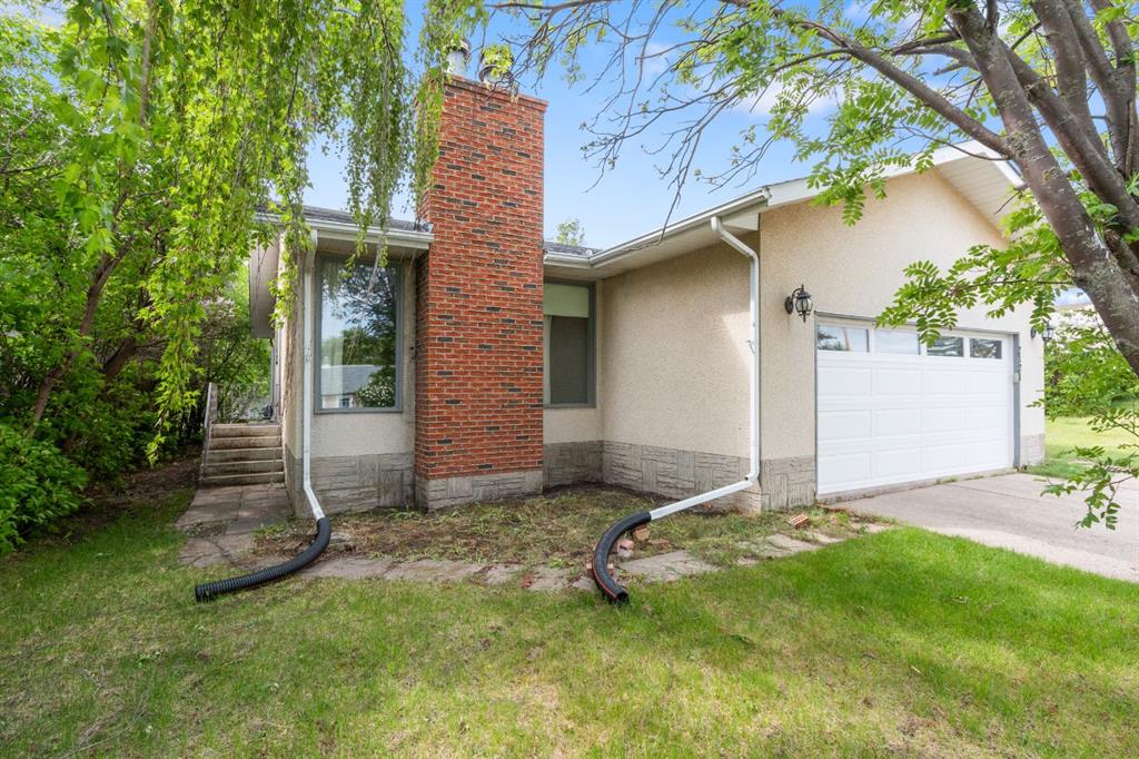 Picture of 2121 18 Avenue , Bowden Real Estate Listing