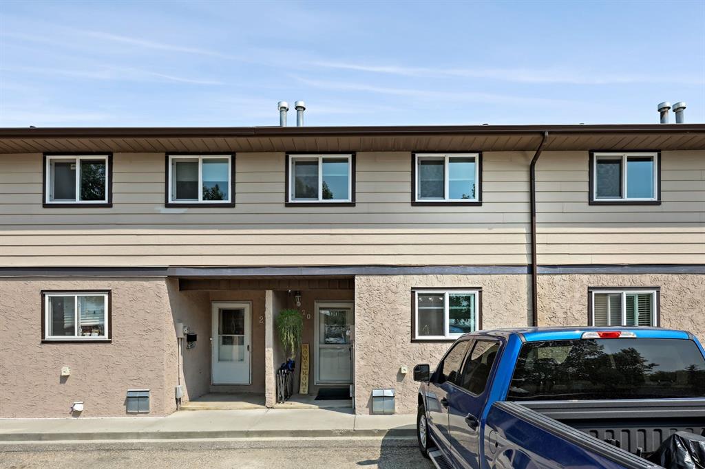 Picture of 20, 1706 22 Avenue , Didsbury Real Estate Listing