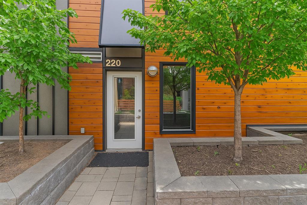 Picture of 220, 118 8 Street NE, Calgary Real Estate Listing