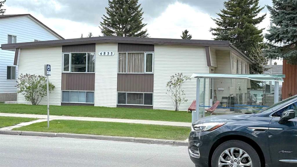 Picture of 4835 Varsity Drive NW, Calgary Real Estate Listing