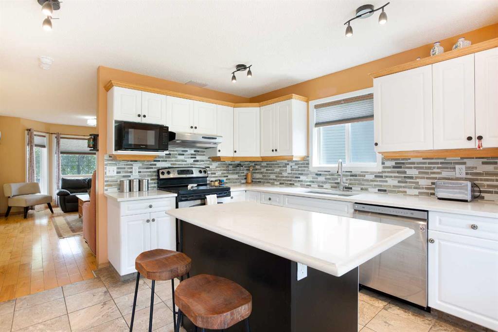 Picture of 140 Covewood Green NE, Calgary Real Estate Listing