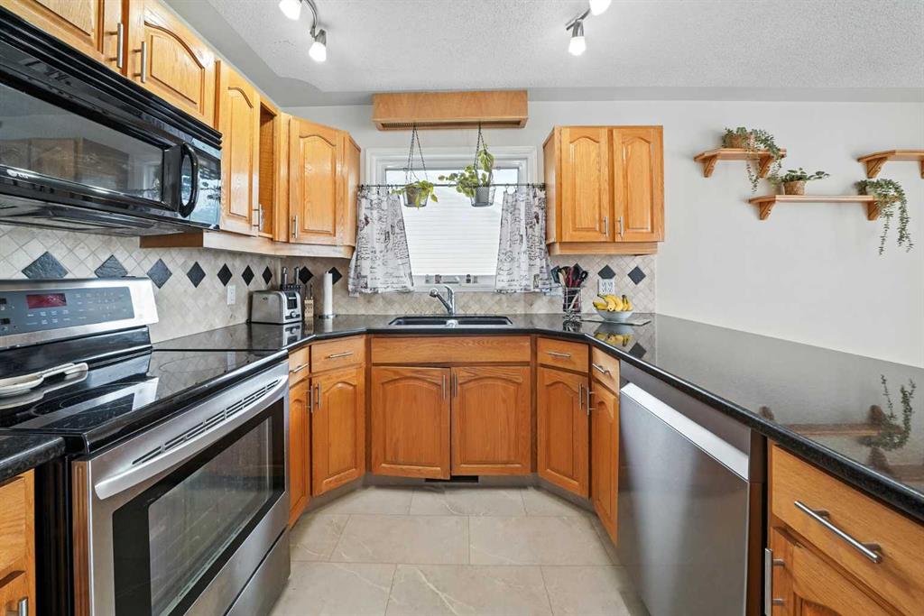Picture of 7 Kemp Avenue , Red Deer Real Estate Listing