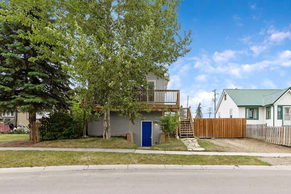 Picture of A and B, 1018 Smith Avenue , Crossfield Real Estate Listing
