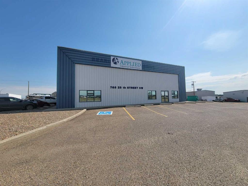 Picture of 768 25 Street SW, Medicine Hat Real Estate Listing