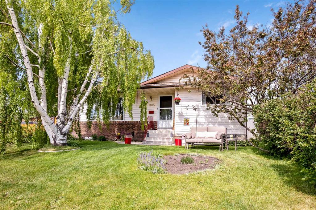 Picture of 1105 Ross Street , Crossfield Real Estate Listing