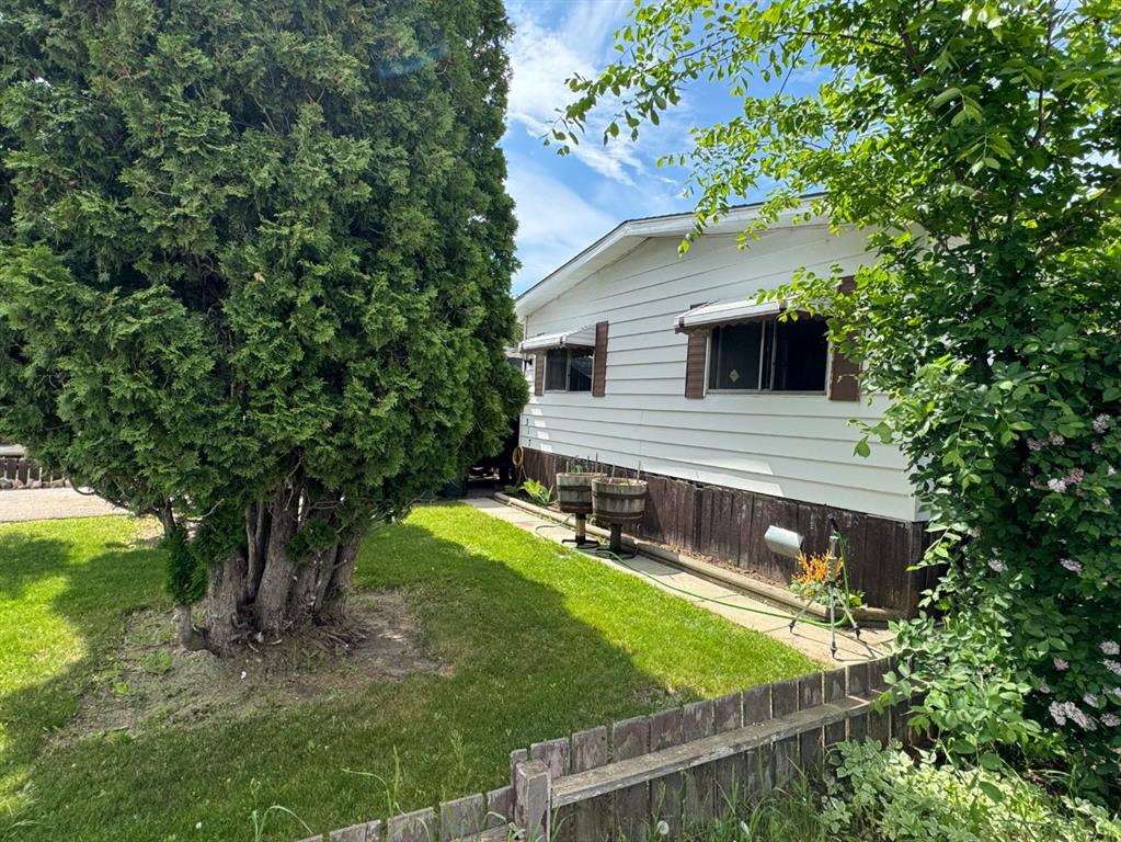 Picture of 317 Fleet Street SW, Medicine Hat Real Estate Listing