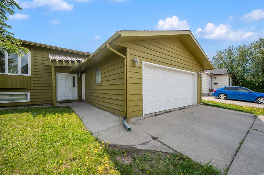 Picture of 99 Castleglen Crescent NE, Calgary Real Estate Listing