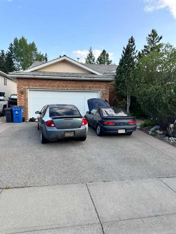 Picture of 34 West Hall Place , Cochrane Real Estate Listing