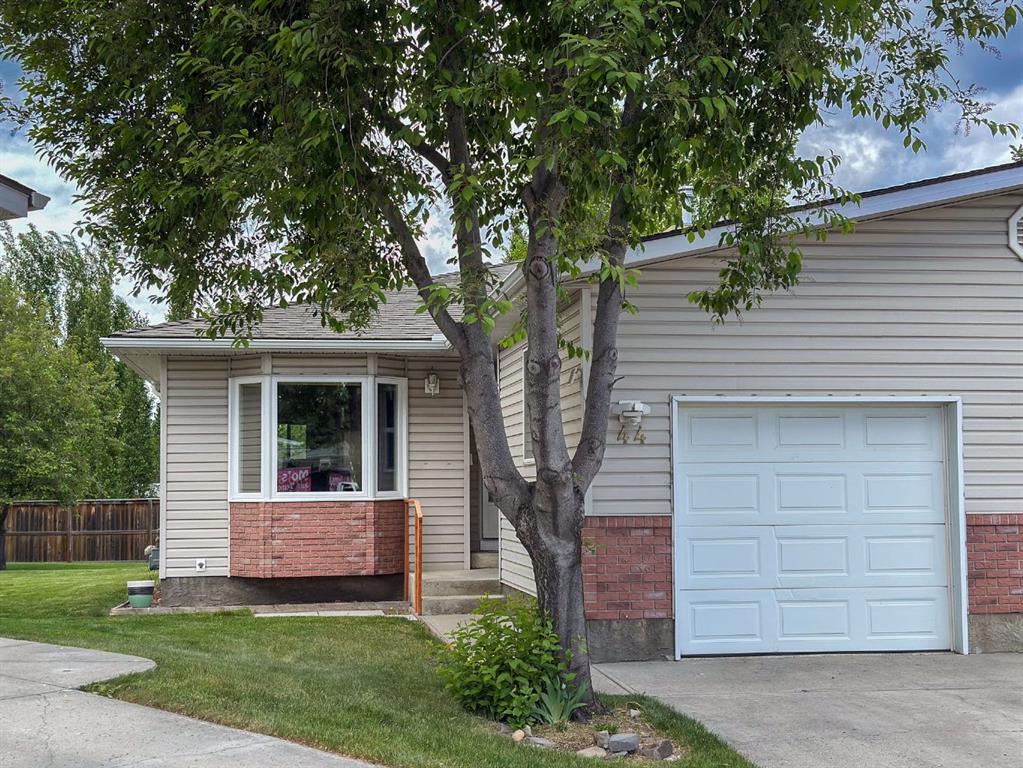 Picture of 44 Dovista Court SE, Calgary Real Estate Listing